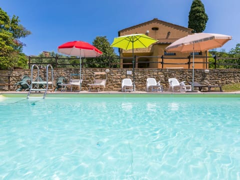 Water, Sky, Building, Property, Umbrella, Plant, Swimming Pool, Tree, Nature, Azure