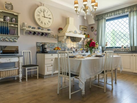 Property, Table, White, Window, Decoration, Building, Lighting, Wood, Architecture, Interior Design