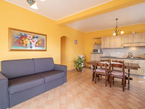 Furniture, Property, Picture Frame, Couch, Table, Lighting, Houseplant, Plant, Interior Design, Architecture