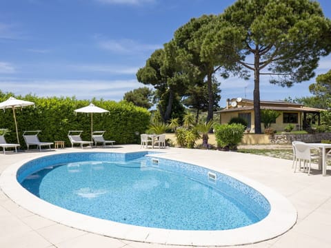 Water, Sky, Plant, Swimming Pool, Azure, Tree, Cloud, Body Of Water, Shade, Leisure