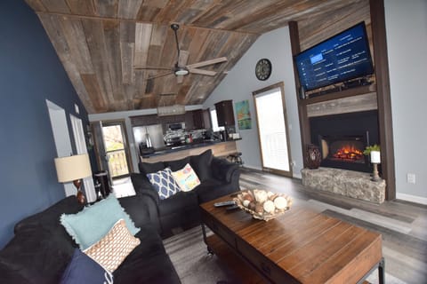 NEW ELECTRIC FIREPLACE - Makes it a cozy cottage!