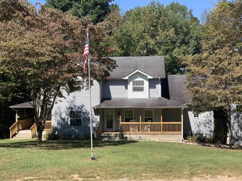 Incredible privacy on Barren River Lake! Great for all sorts of gatherings!