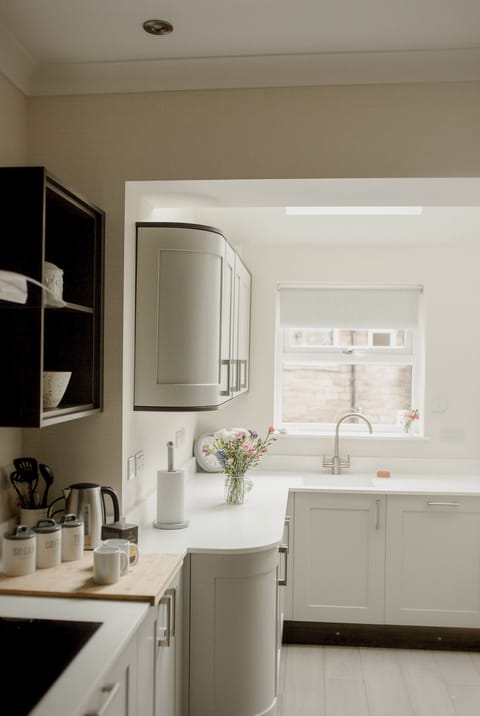 Fully equipped modern kitchen.