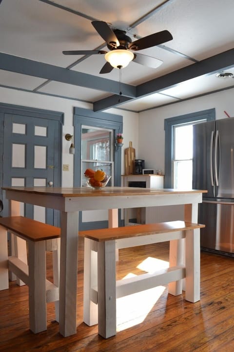 Kitchen alternate view