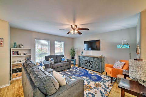 Corpus Christi Vacation Rental | 2BR | 2BA | 972 Sq Ft | Stairs Required