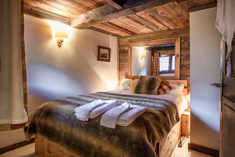 Double bedroom 1 (bottom level)
