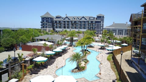 Resort complex featuring a central pool, ideal for guests seeking both activity and relaxation.