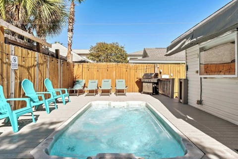 Welcome to Zula Breeze @Miramar Beach/Destin. Just 3-4min walk to the private beach access  Private heated Pool/Hot Tub - 8ft by 14ft.