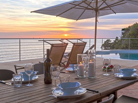 Table, Tableware, Sky, Furniture, Water, Property, Drinkware, Light, Outdoor Table, Chair