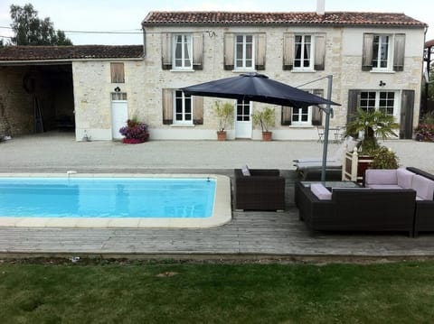 Sun deck with sitting area