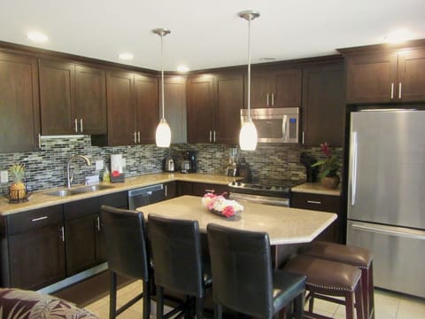 Luxury Kitchen and Dining Area