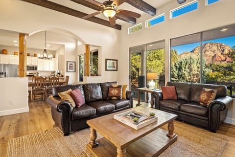 Living Room | Free WiFi | Cable TV | Central A/C & Heat