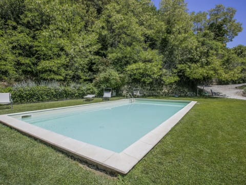 Plant, Water, Swimming Pool, Sky, Rectangle, Shade, Tree, Building, Grass, Leisure