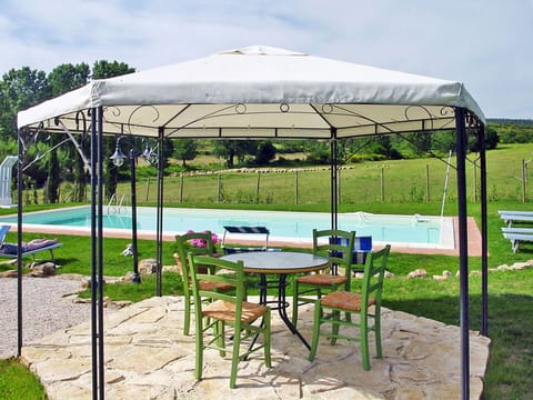 Garden, Outdoor Furniture, Resort, Shade, Leisure, Lawn, Eco Hotel, Landscaping, Tent, Park