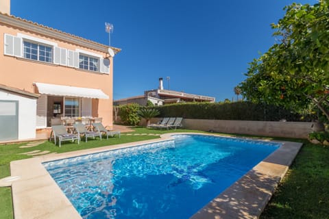 Beautiful house with swimming pool