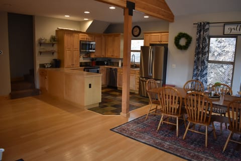 Full kitchen with basic cooking, bakeware, and seasonings.