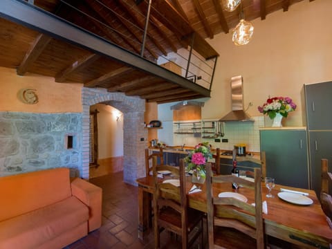 Room, Building, Property, Interior Design, Furniture, Ceiling, House, Table, Real Estate, Living Room