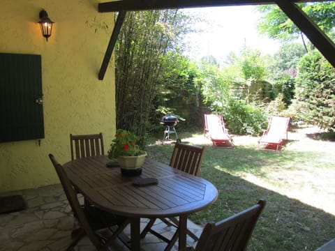 Plant, Furniture, Table, Property, Building, Chair, Tree, Shade, Interior Design, Houseplant