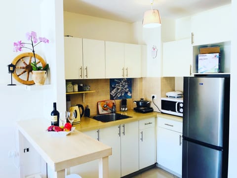 equipped kitchen