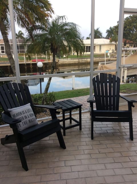 lanai seating