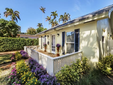 The Florida Beach House... our cozy cottage