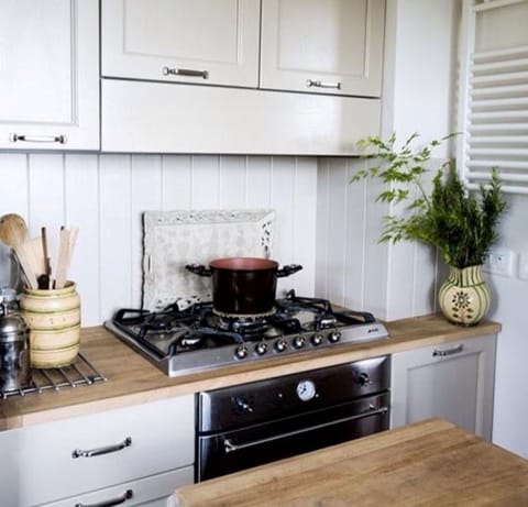 Countertop, Kitchen, White, Room, Gas Stove, Kitchen Stove, Furniture, Cabinetry, Property, Interior Design