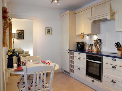 Kitchen with breakfast area | Craigclunie, Ballater