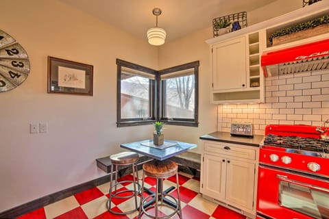 Kitchen | High-Top Table