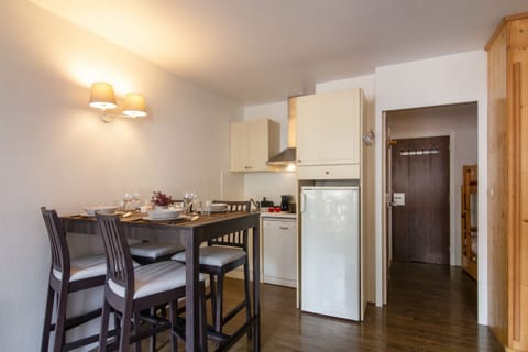 Kitchenette and dining area