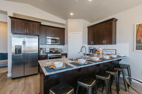 Escondido 1107 Southern Utah Vacation Rental- Family Kitchen