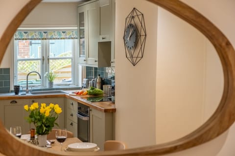 Ground floor: A mirror view of the kitchen