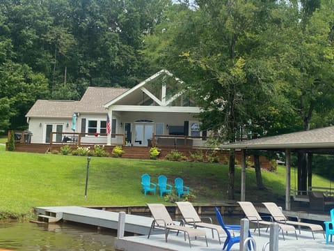 Welcome to The Water’s Edge. This great house is only 35 min. to AU University!