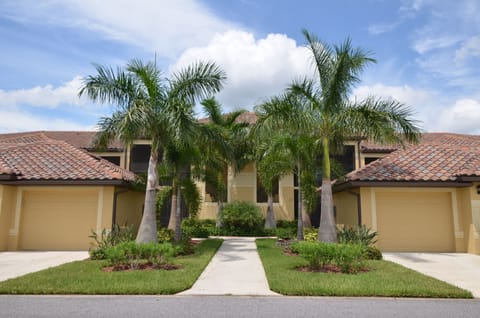 Enjoy this slice of paradise in Central Florida!
