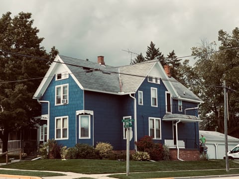 Upper level of Duplex with private side entrance