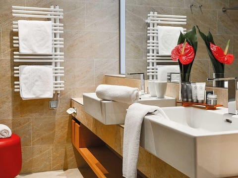 Double room Panorama Deluxe DBL - TAUERN SPA Zell am See-Kaprun Hotel in Piesendorf