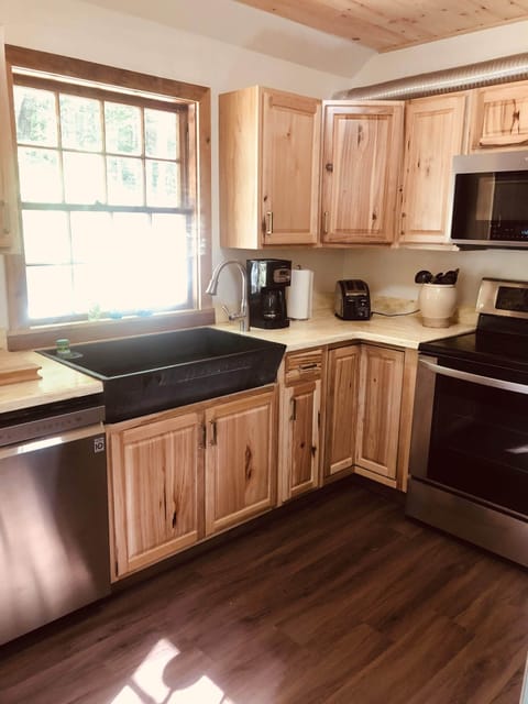 New fully applianced kitchen 