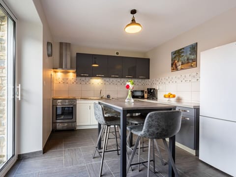 Furniture, Property, Countertop, Cabinetry, Table, Wood, Interior Design, Chair, Flooring, Kitchen