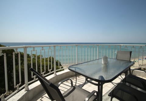 The maisonette is just on the beach