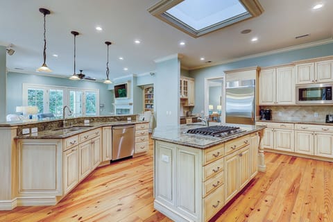 7 Painted Bunting - Kitchen (1st Floor)