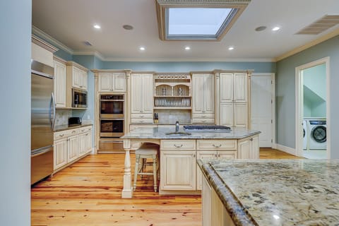 7 Painted Bunting - Kitchen (1st Floor)