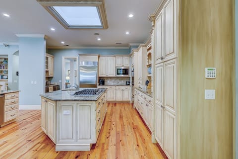 7 Painted Bunting - Kitchen (1st Floor)