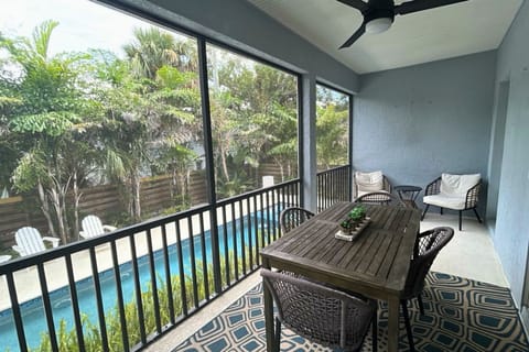 Screened Lanai with Dining for 4 - Overlooking Pool and Spa