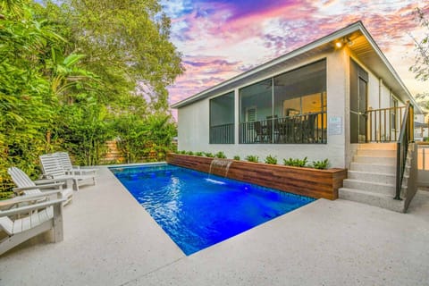 Stone's Throw - Steps to the Beach - Amazing 3 Bed Home