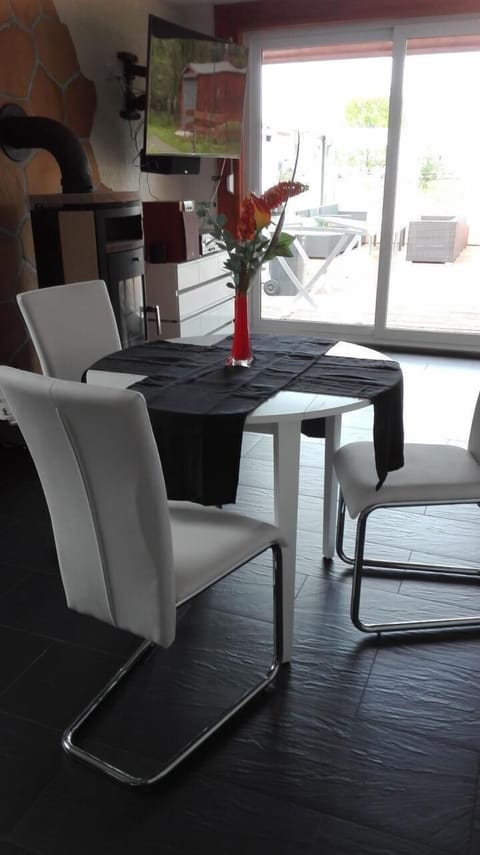 Dining area. Picture 5