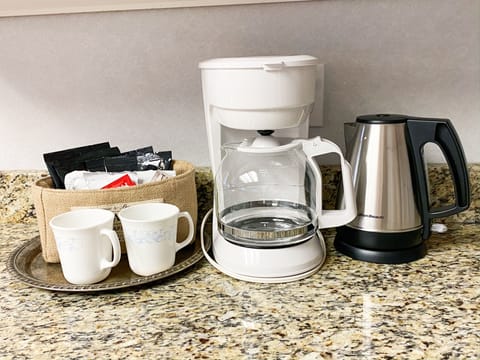 Coffee and tea maker