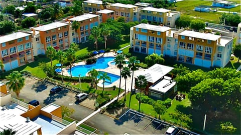 Pool area and direct access to the beach.