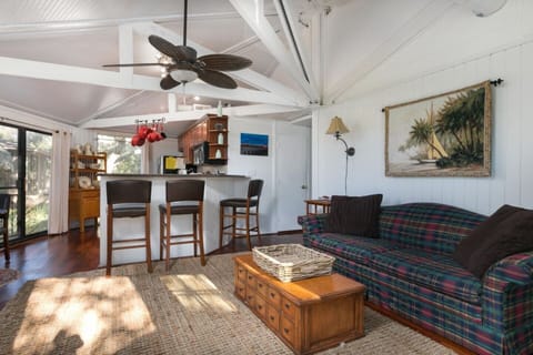 Open vault ceiling with beams - spacious !