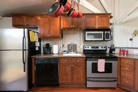 SS appliances ! Ceramic tile & corian !