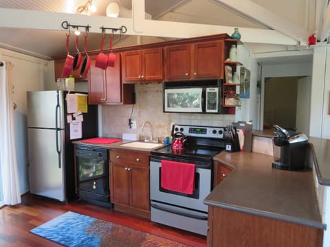 Updated Kitchen ! Keurig ! Counter space !