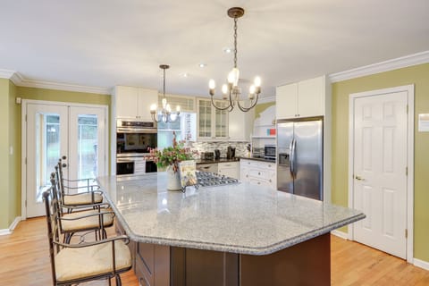 Kitchen | Cooking Basics | Island Seating | Keurig Coffee Maker | 1st Floor